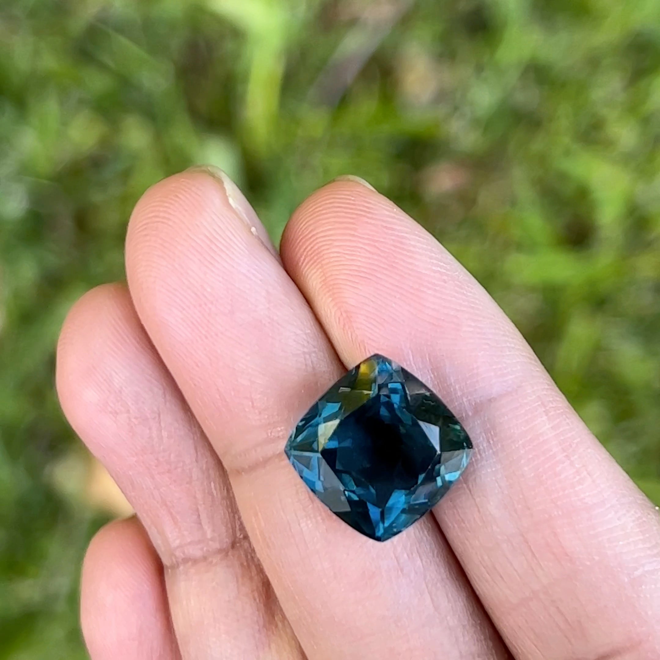 14.35Ct London Blue Topaz | Cushion Shape – CEYLON STONES